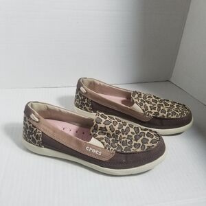 CROCS WOMEN'S ANIMAL PRINT LOAFERS SIZE 6